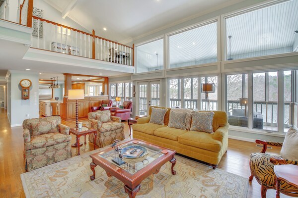 Screened-in Porch W/ Views: Hot Springs Getaway! - Malvern, AR