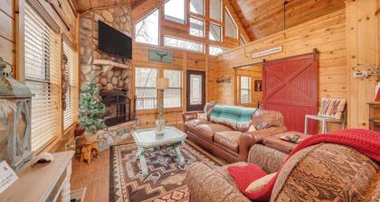 Hot Tub + Fire Pit: Broken Bow 'honeymoon Cabin'