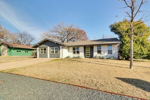 Interior - 5 Mi to UT: Home w/ Outdoor Entertainment Area! (Austin)