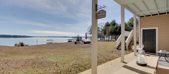 Waterfront Gem w/ Fire Pits & Dock in Georgetown