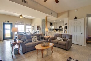 House (2 Bedrooms) | Interior