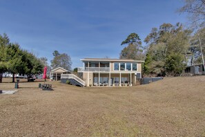 Interior - Waterfront Gem w/ Fire Pits & Dock in Georgetown (Georgetown)