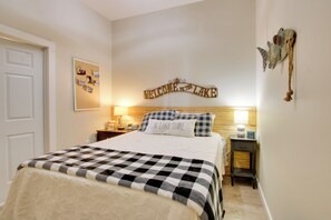 Interior - Waterfront Gem w/ Fire Pits & Dock in Georgetown (Georgetown)