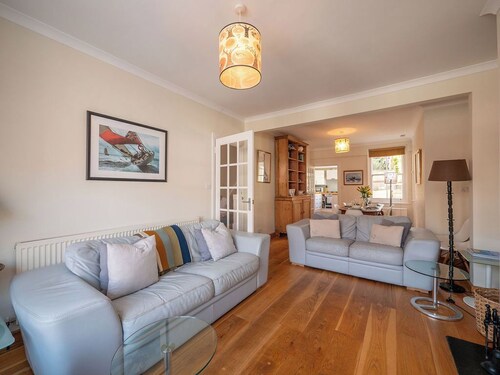 Charming Townhouse in Central Salcombe – Pet Friendly & Parking Included