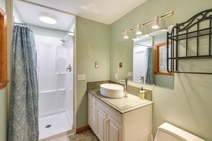 Interior - 17 Mi to Acadia: Cottage Near Dtwn Ellsworth! (Ellsworth)