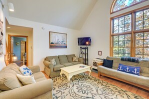 Cottage (2 Bedrooms) | Interior - 17 Mi to Acadia: Cottage Near Downtown Ellsworth! (Ellsworth)