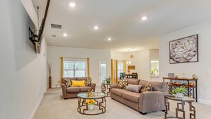Interior - 2 Mi to Silver Springs State Park: Outdoor Escape! (Silver Springs)
