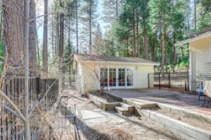 Apartment (0 Bedroom) | Interior - Drive to Major Parks: Nature Getaway in West Point (West Point)