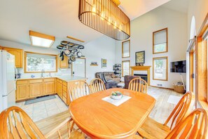 Interior - Boat, Fish, Swim: Lake Pend Oreille Gem w/ Deck! (Bayview)