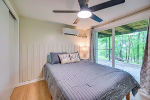 Interior - Nolin Lake Gem: Waterfront Retreat w/ Balcony! (Cub Run)