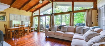 Nolin Lake Gem: Waterfront Retreat w/ Balcony!