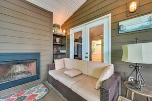 House (4 Bedrooms) | Interior - Nolin Lake Gem: Waterfront Retreat w/ Balcony! (Cub Run)