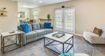 5 Mi to Fort Worth Stockyards: Home w/ Yard!