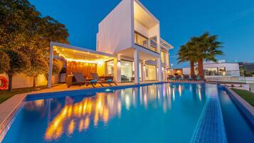 Villa | Pool | Indoor pool, outdoor pool