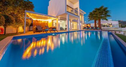 Villa in Armacao de Pera With Garden