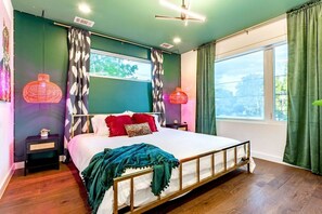 5 habitaciones, escritorio, tabla de planchar con plancha y wifi