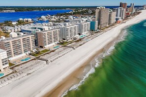 On the beach - Gulf-front 2BR/2BA with pool & views (Gulf Shores)