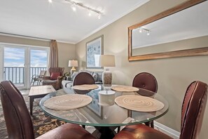 Dining - Gulf-front 2BR/2BA with pool & views (Gulf Shores)