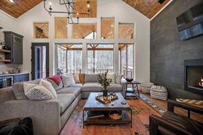 TV, fireplace, books, offices - New! Sauna, Arcade, Firepit & Spa - Sleeps 10 (Broken Bow)