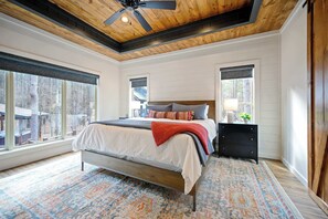 3 bedrooms, iron/ironing board, travel crib, WiFi