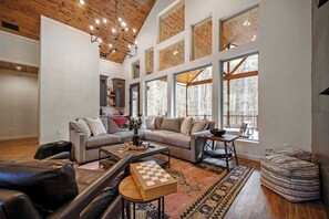 TV, fireplace, books, offices - New! Sauna, Arcade, Firepit & Spa - Sleeps 10 (Broken Bow)