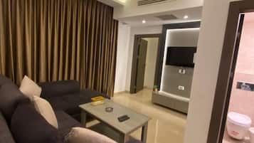 Apartment, 1 Bedroom, Smoking, Terrace | Living room