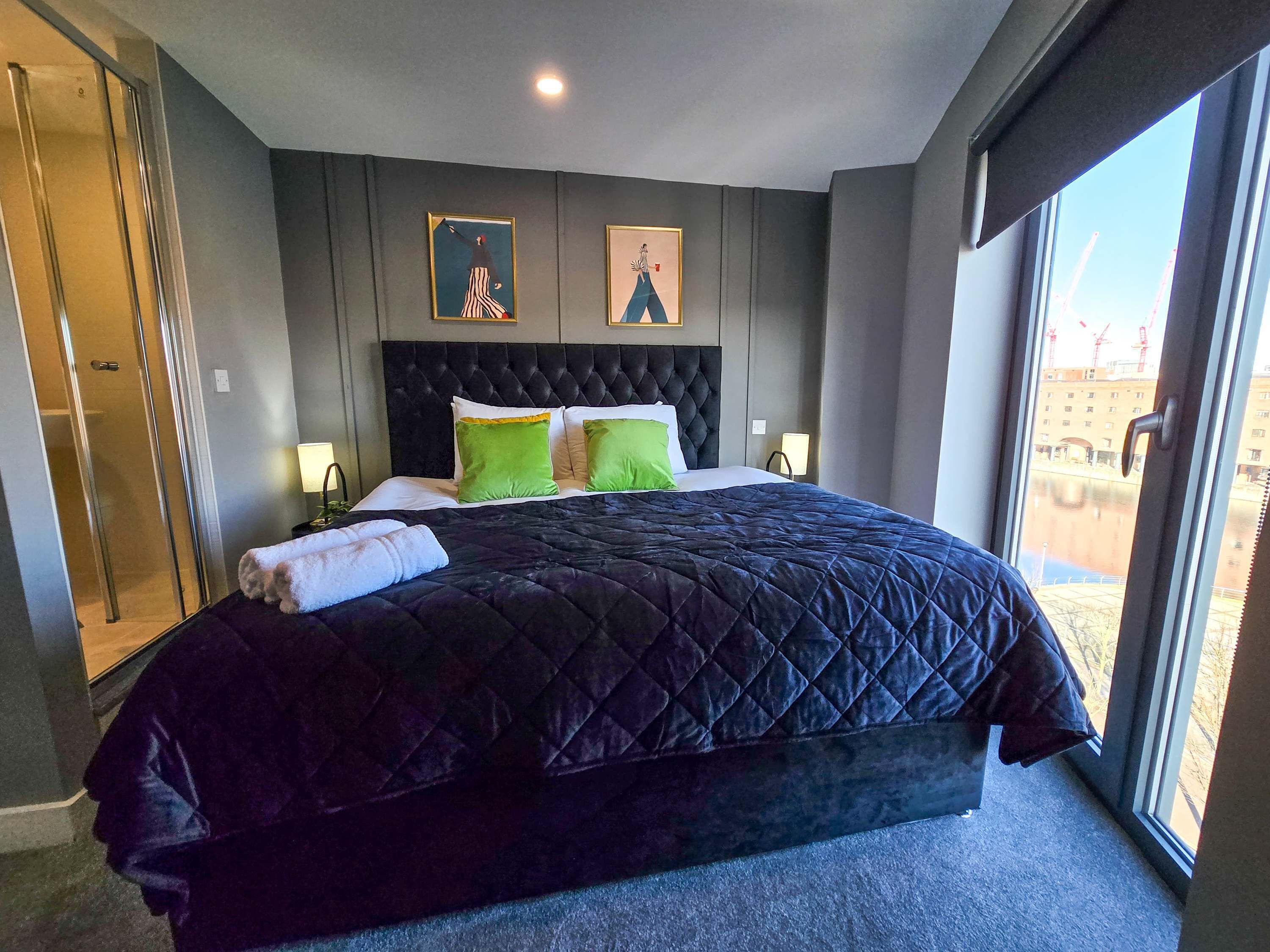 2 bedrooms, iron/ironing board, WiFi