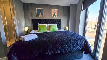 2 bedrooms, iron/ironing board, WiFi