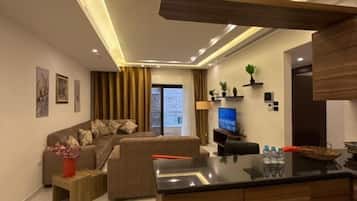 Apartment, 2 Bedrooms, Smoking, Balcony | Living room