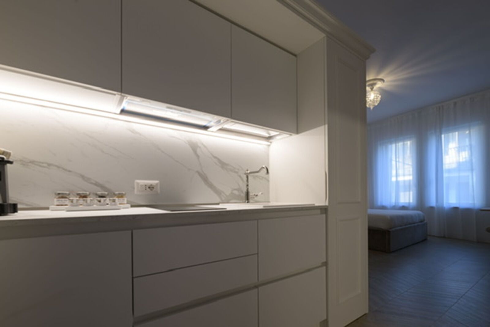 Bruser, hårtørrer, bidet, håndklæder