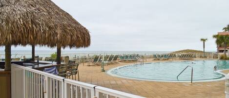 Lämmitetty uima-allas