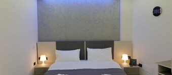 City center apartment near train station for naples or caserta