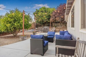 Terrace/patio - Game room & Fire Pit, Short Walk to Downtown! (Paso Robles)