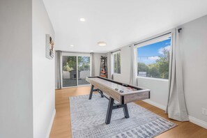 Games room - Game room & Fire Pit, Short Walk to Downtown! (Paso Robles)
