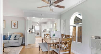 Game room & Fire Pit, Short Walk to Downtown!