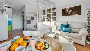 Apartment | Living area - Apartment in Torremolinos With Sea Views (Torremolinos)
