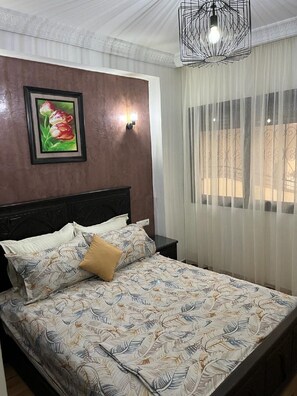 1 chambre, bureau, fer et planche à repasser, Wi-Fi