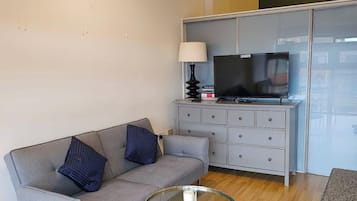 Apartment | Living area | TV