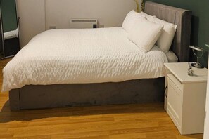 1 bedroom, iron/ironing board, free WiFi, bed sheets - Apartment - Free Parking & Near Hospital (Birmingham)