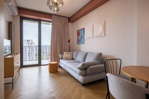 Smart TV - GG Home – Stylish 1BR Apartment with Great View (T'bilisi)