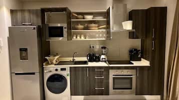 Deluxe Studio, Garden View | Private kitchen | Fridge, microwave, oven, stovetop