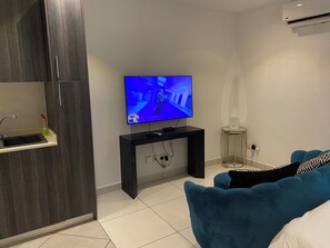 Superior Studio, Balcony, Pool View | Living area | 55-inch Smart TV with satellite channels, Netflix, streaming services - Splendid Apartments at Embassy Gardens (Accra)