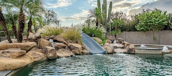 Private Movie Theater, Luxury Pool, Hot Tub