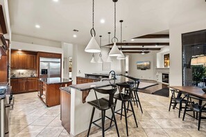 Fridge, microwave, oven, stovetop - Private Movie Theater, Luxury Pool, Hot Tub (Scottsdale)