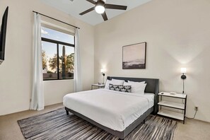 7 habitaciones, escritorio y tabla de planchar con plancha 