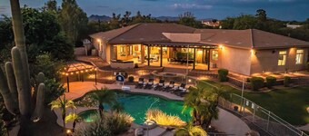 Private Movie Theater, Luxury Pool, Hot Tub