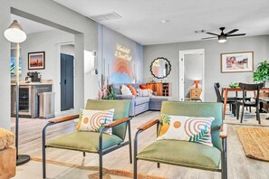 TV, offices - 4BD Heated Pool, Hot Tub, Putting Green (Scottsdale)