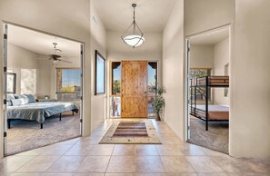 5 Schlafzimmer, Bügeleisen/Bügelbrett, Reisekinderbett, WLAN