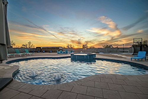 7 Bedroom Pickleball / Pool / Hot Tub / Orchard