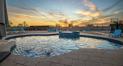 7 Bedroom Pickleball / Pool / Hot Tub / Orchard